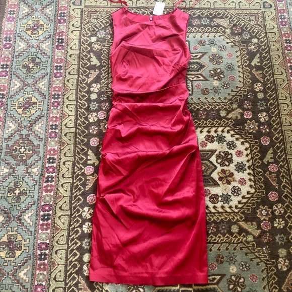 *NWT* Vibrant Red Ruched Sleeveless Fitted Dress - Made in Canada - Size XXS - Picture 6 of 16